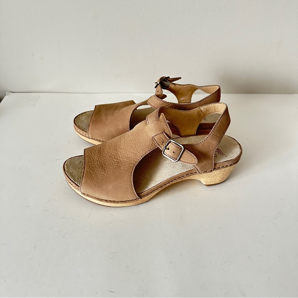 NEW Dansko Laverne Peep-toe Beige Nubuck Leather Women’s Sandals, Sz 40 (9.5-10)